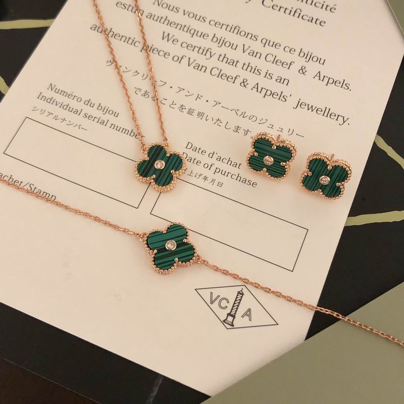 Van Cleef & Arpels suits 12yxq05